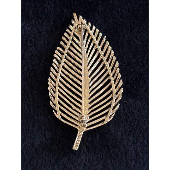 Vtg Napier Gold-Tone Leaf Brooch Pin Elegant Jewelry Accessory Approx. 2.5” - Picture 2 of 5